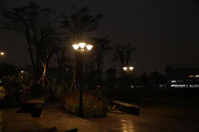 High Quality LED Pole Posts Garden Lamp Solar Pillar Lawn Light